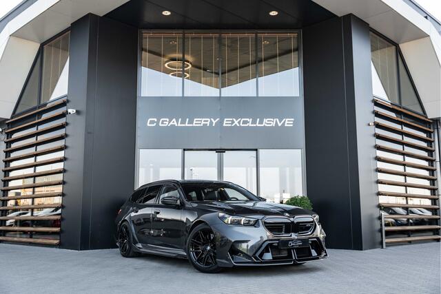 BMW M5 5-serie Touring - Panorama | B&W | Carbon | Elek. Trekhaak | 360 Camera
