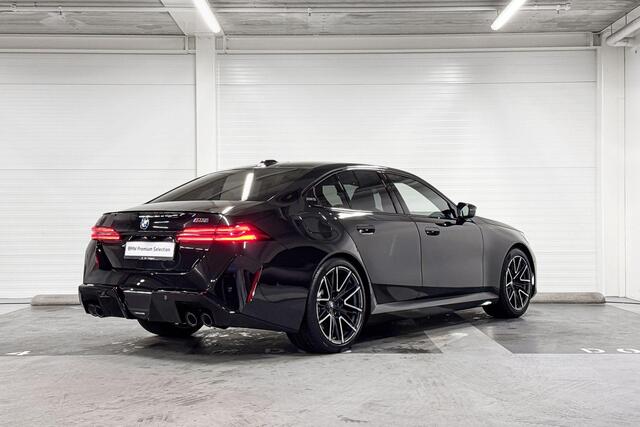BMW M5 Sedan M-Drivers Pack | Comfort Pack | Driving Assistant Professional | Parking Assistant Professional | Bowers&Wilkins | Panoramadak | Comfort Access | Trekhaak