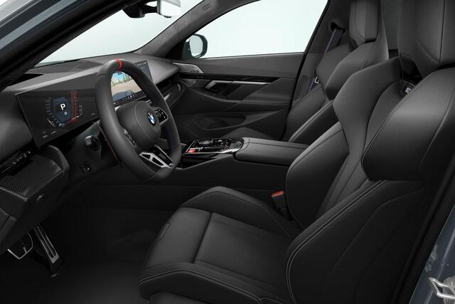 BMW M5 Touring 20/21 Inch / M Drive Prof / Stuur & Stoelverwarming voor + Achter / Comfort Acces / Glazen Dak / Electrische Zwenkhaak / Getinte Ramen Achter / Adaptieve Led / Bowers & Wilkins / Head Up Display / Parking Plus