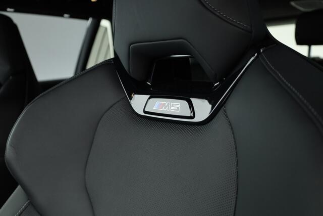 BMW M5 5-serie Touring 727pk | Rijklaar! | Ultimate Pack | Keramisch | Bowers & Wilkins | M Marina Bay | Pano | Carbon