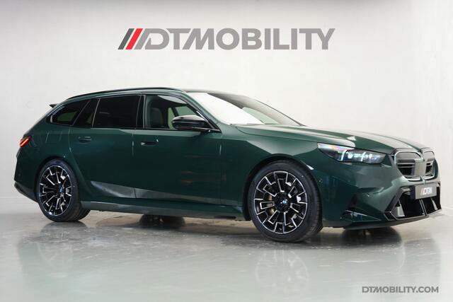 BMW M5 5-serie Touring | M-Drivers Pack | Keramisch | Akrapovic | Goodwood Grün Sonderlackierung