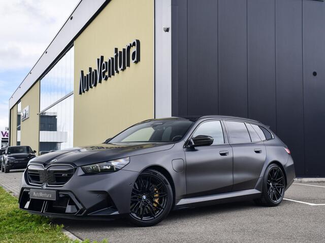 BMW M5 5-serie Touring l M drivers package l Stoelkoeling l Carbon | B&W Surround Audio | Trekhaak |