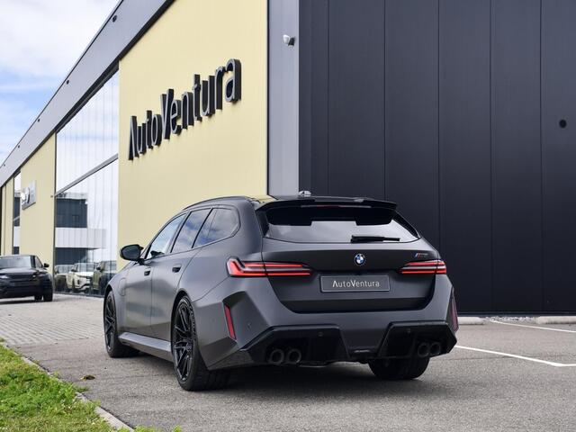 BMW M5 5-serie Touring l M drivers package l Stoelkoeling l Carbon | B&W Surround Audio | Trekhaak |