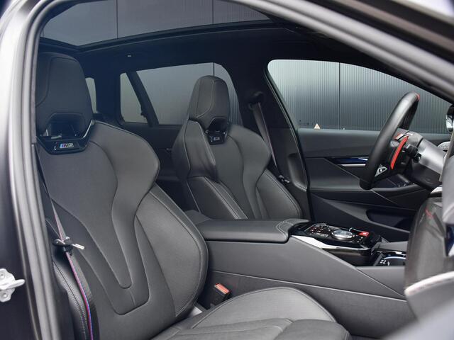 BMW M5 5-serie Touring l M drivers package l Stoelkoeling l Carbon | B&W Surround Audio | Trekhaak |