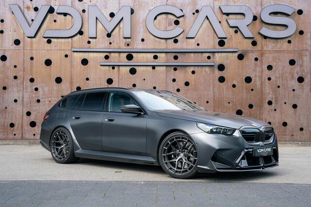 BMW M5 5-serie Touring | 950 PK | AKRAPOVIC | VOSSEN | CARBON | EVENTURI | PANORAMA | MATTE PPF |