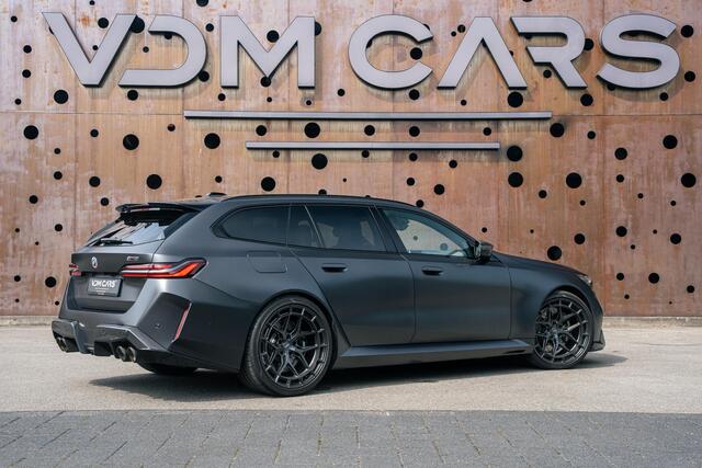 BMW M5 5-serie Touring | 950 PK | AKRAPOVIC | VOSSEN | CARBON | EVENTURI | PANORAMA | MATTE PPF |