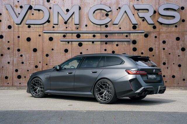 BMW M5 5-serie Touring | 950 PK | AKRAPOVIC | VOSSEN | CARBON | EVENTURI | PANORAMA | MATTE PPF |