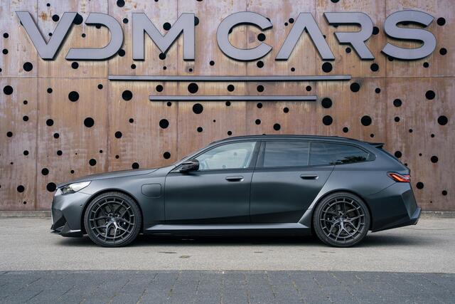 BMW M5 5-serie Touring | 950 PK | AKRAPOVIC | VOSSEN | CARBON | EVENTURI | PANORAMA | MATTE PPF |