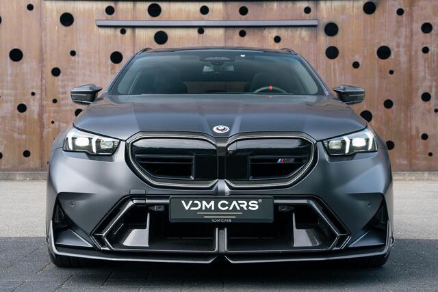 BMW M5 5-serie Touring | 950 PK | AKRAPOVIC | VOSSEN | CARBON | EVENTURI | PANORAMA | MATTE PPF |