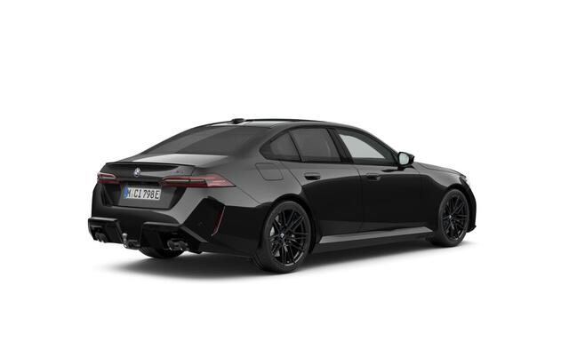 BMW M5 | 20/21'' | Panorama. | M Driv. Pack | Alcan. hemel | Driv. + Park. Prof. | Stoelvent. | B&W | Trekhaak | Stoelvent. | B&W | Stoelverw. voor/achter