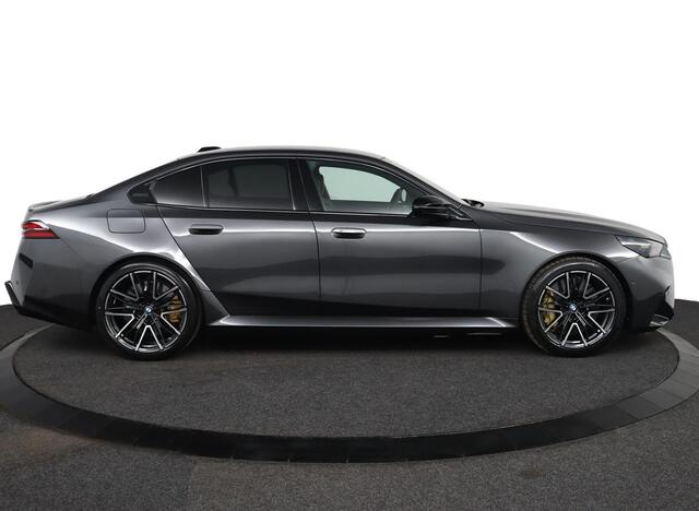 BMW M5 Sedan | Pano | Trekhaak | M Driver's Pack | Comfort Pack