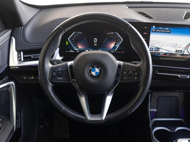BMW X1 sDrive18i xLine | Premium Pack | Driving Assistent | Parking Assistent | 20 inch | Trekhaak