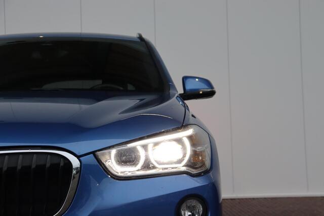 BMW X1 sDrive18i High Executive / Stoelverwarming / Achteruitrij camera / Electronic damping control