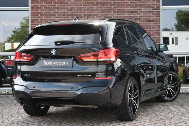 BMW X1 xDrive25e M-Sport Pano HUD ACC Camera El-Klep Stuurverw