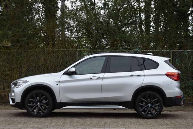 BMW X1 sDrive20i Orange Edition II Open dak | Cruise control | Navi | Trekhaak |