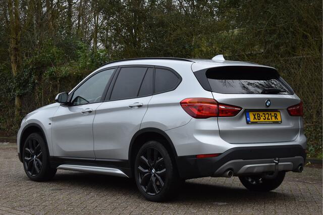 BMW X1 sDrive20i Orange Edition II Open dak | Cruise control | Navi | Trekhaak |