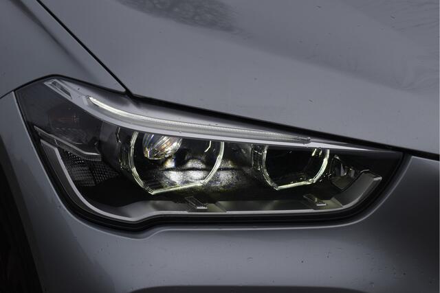 BMW X1 sDrive20i Orange Edition II Open dak | Cruise control | Navi | Trekhaak |