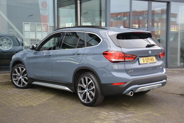 BMW X1 xDrive25e High Executive | Pano | Head up | Leer | Stuurverwarming
