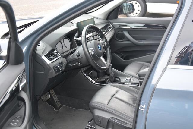 BMW X1 xDrive25e High Executive | Pano | Head up | Leer | Stuurverwarming