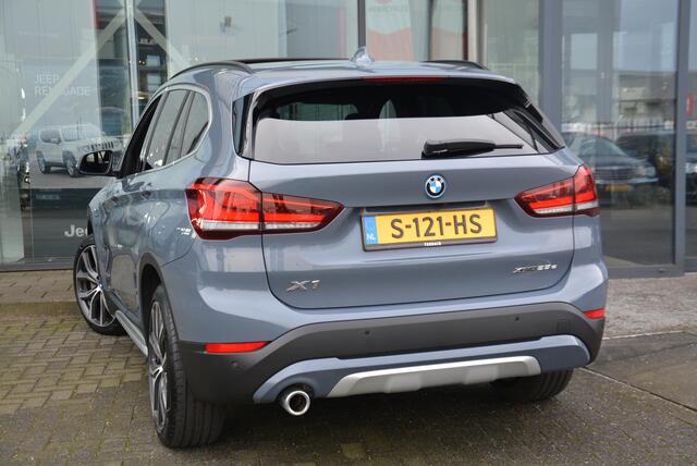 BMW X1 xDrive25e High Executive | Pano | Head up | Leer | Stuurverwarming