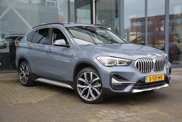 BMW X1 xDrive25e High Executive | Pano | Head up | Leer | Stuurverwarming