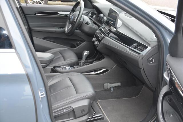BMW X1 xDrive25e High Executive | Pano | Head up | Leer | Stuurverwarming