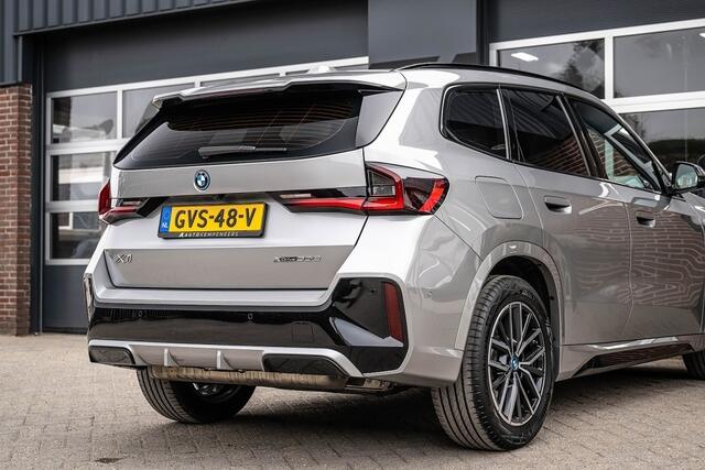 BMW X1 30e xDrive M Sport | Shadow | Driving Ass. Prof. | Trekhaak | ACC | Camera | 18 Inch |