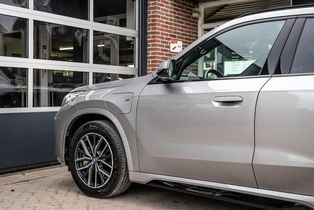 BMW X1 30e xDrive M Sport | Shadow | Driving Ass. Prof. | Trekhaak | ACC | Camera | 18 Inch |