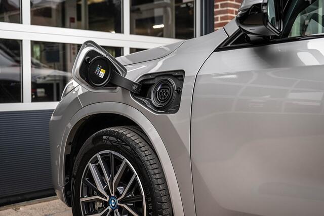 BMW X1 30e xDrive M Sport | Shadow | Driving Ass. Prof. | Trekhaak | ACC | Camera | 18 Inch |