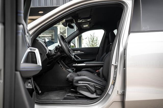 BMW X1 30e xDrive M Sport | Shadow | Driving Ass. Prof. | Trekhaak | ACC | Camera | 18 Inch |