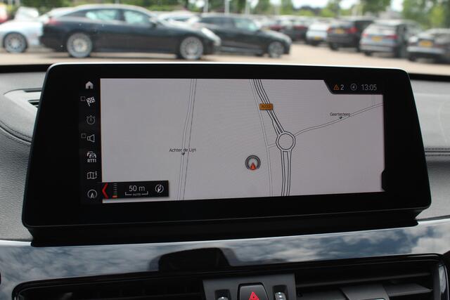 BMW X1 xDrive25e Executive Ed. M Sport / Trekhaak / Panoramadak / Camera / Head-up / Leder / 19'' / Navigatie / Stoelverwarming / DAB / Cruise Control