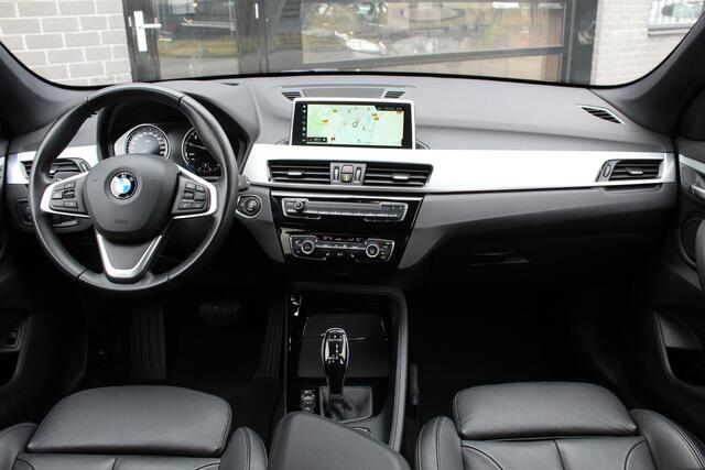 BMW X1 xDrive20i High Executive / HUD / Leer / Camera / N.A.P.