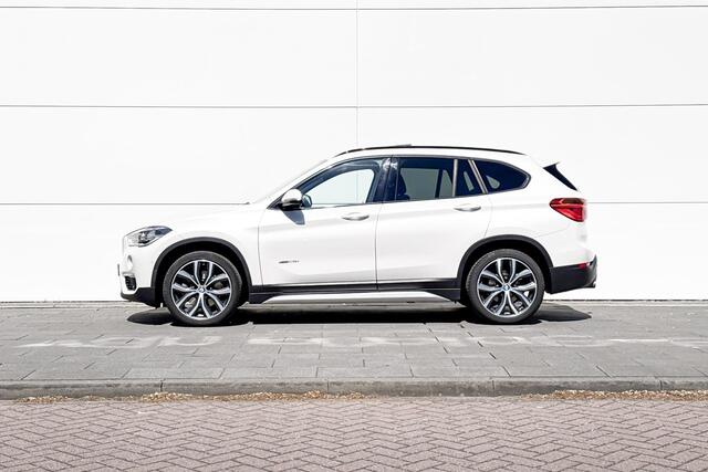 BMW X1 xDrive20i xLine | High Executive | Trekhaak | Achteruitrijcamera | Panoramadak