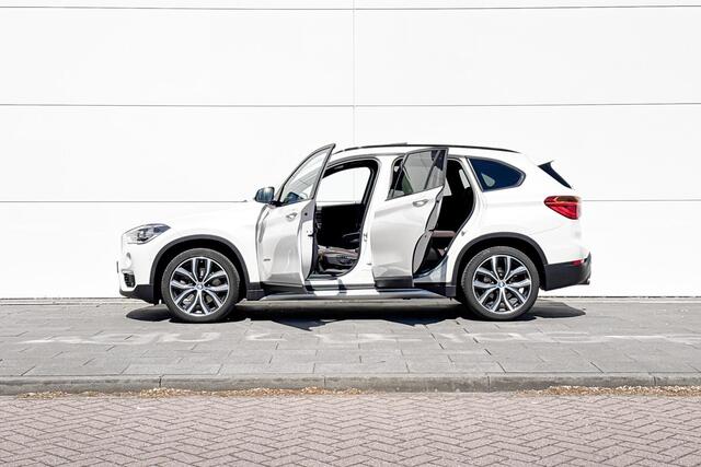 BMW X1 xDrive20i xLine | High Executive | Trekhaak | Achteruitrijcamera | Panoramadak