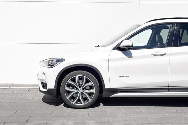 BMW X1 xDrive20i xLine | High Executive | Trekhaak | Achteruitrijcamera | Panoramadak