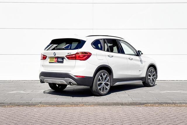 BMW X1 xDrive20i xLine | High Executive | Trekhaak | Achteruitrijcamera | Panoramadak