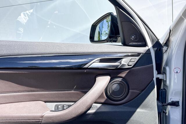 BMW X1 xDrive20i xLine | High Executive | Trekhaak | Achteruitrijcamera | Panoramadak