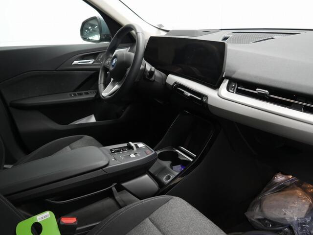 BMW X1 xDrive25e | Panorama | Trekhaak | Elec. Verstelb. Stoelen | Driv. Ass. Plus | Head Up | Harman Kardon
