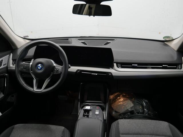 BMW X1 xDrive25e | Panorama | Trekhaak | Elec. Verstelb. Stoelen | Driv. Ass. Plus | Head Up | Harman Kardon