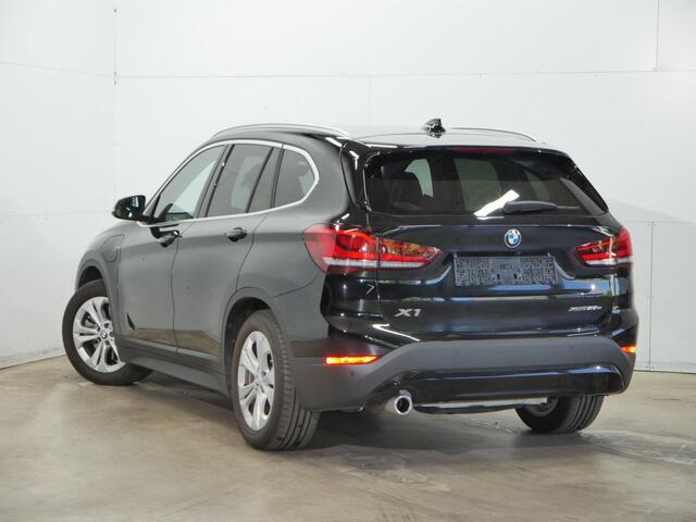 BMW X1 xDrive25e | 9.500 km!! | Camera | Privacy Glass | Stoel/Stuurverwarmig | Head-Up | Leder | 2 jaar BMW Garantie