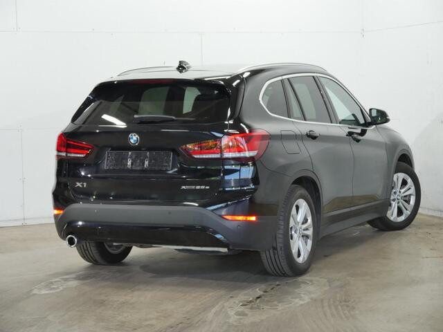 BMW X1 xDrive25e | 9.500 km!! | Camera | Privacy Glass | Stoel/Stuurverwarmig | Head-Up | Leder | 2 jaar BMW Garantie