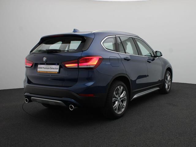 BMW X1 xDrive20i High Executive | xLine | Parking Pack | Safety Pack | Stuurwielrand Verwarmd | Elektrisch Verstelbare Voorstoelen | Active Cruise Control | Head-Up Display | 18''