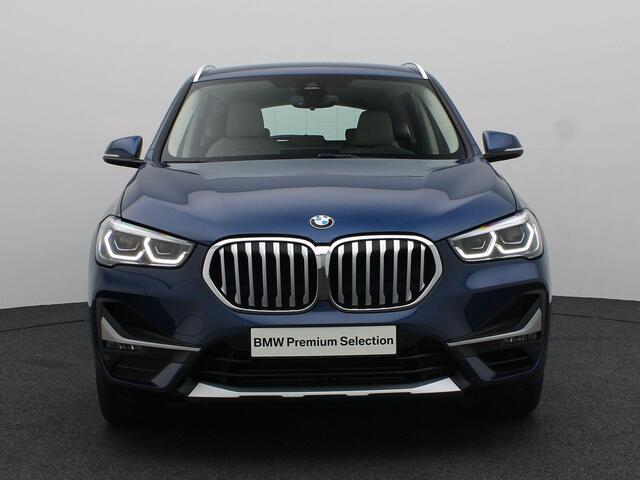 BMW X1 xDrive20i High Executive | xLine | Parking Pack | Safety Pack | Stuurwielrand Verwarmd | Elektrisch Verstelbare Voorstoelen | Active Cruise Control | Head-Up Display | 18''