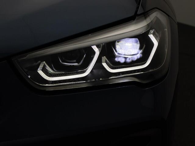 BMW X1 xDrive20i High Executive | xLine | Parking Pack | Safety Pack | Stuurwielrand Verwarmd | Elektrisch Verstelbare Voorstoelen | Active Cruise Control | Head-Up Display | 18''