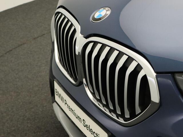 BMW X1 xDrive20i High Executive | xLine | Parking Pack | Safety Pack | Stuurwielrand Verwarmd | Elektrisch Verstelbare Voorstoelen | Active Cruise Control | Head-Up Display | 18''