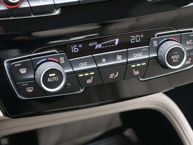 BMW X1 xDrive20i High Executive | xLine | Parking Pack | Safety Pack | Stuurwielrand Verwarmd | Elektrisch Verstelbare Voorstoelen | Active Cruise Control | Head-Up Display | 18''