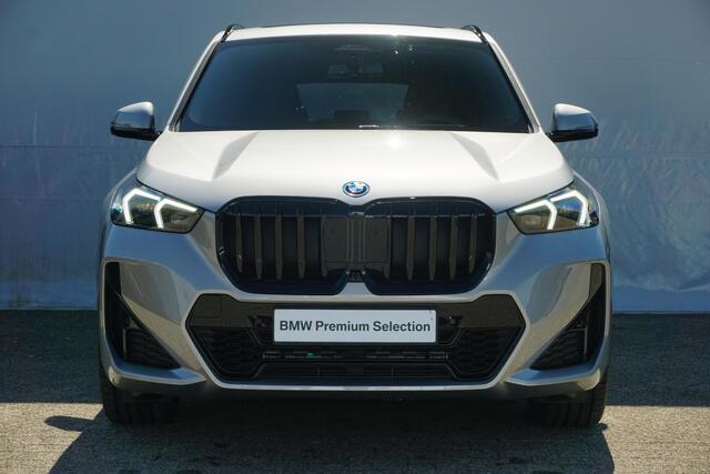 BMW X1 xDrive25e M Sportpakket Pro 19'' / Head-Up Display / Harman Kardon / Trekhaak / Driving Assistant Plus