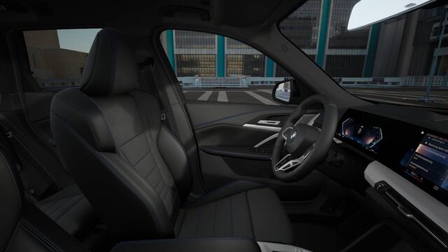BMW X1 xDrive23i High Executive M Sport Automaat / Panoramadak / Trekhaak / Sportstoelen / M Adaptief onderstel / Adaptieve LED / Parking Assistant Plus / Comfort Access