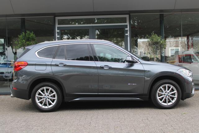 BMW X1 sDrive20i High Executive | Head-Up Display | Afneembare Trekhaak | Lederen bekleding |
