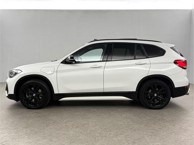 BMW X1 xDrive25e Executive Pano LED Sfeer Virtual Head-Up Clima Cruise Navi PDC 18''LMV